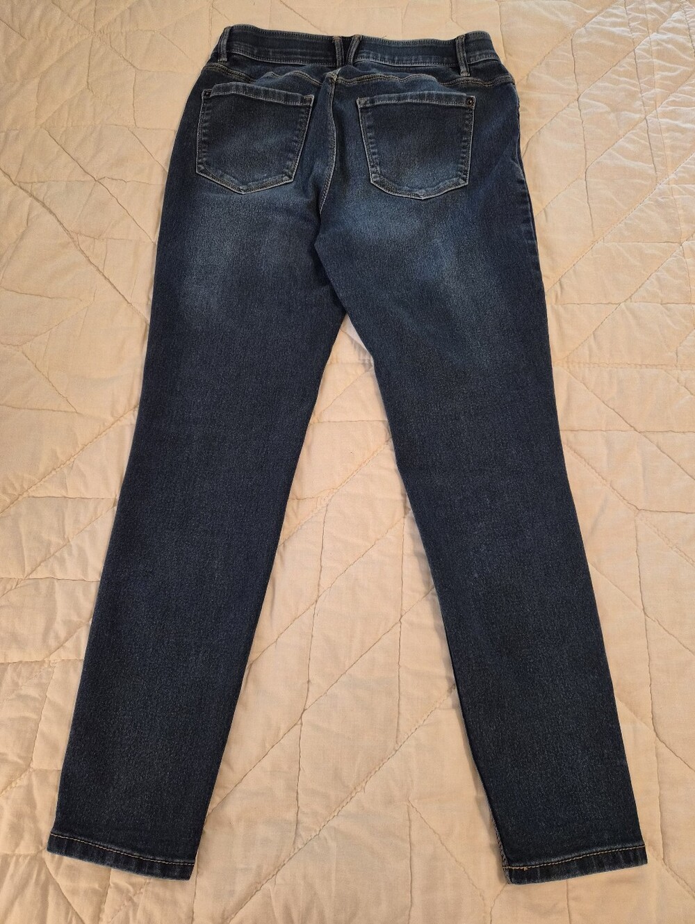 Curve Appeal High Rise Skinny w/ Comfort Waist - Size 10/30 - Picture 2 of 9